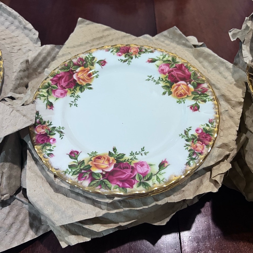 Royal Albert Floral Tea Set with Gold Trim - Picture 4 of 8
